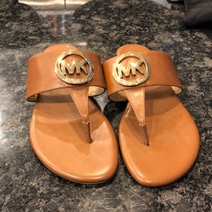 Michael Kors tan sandal flip flops gold emblem